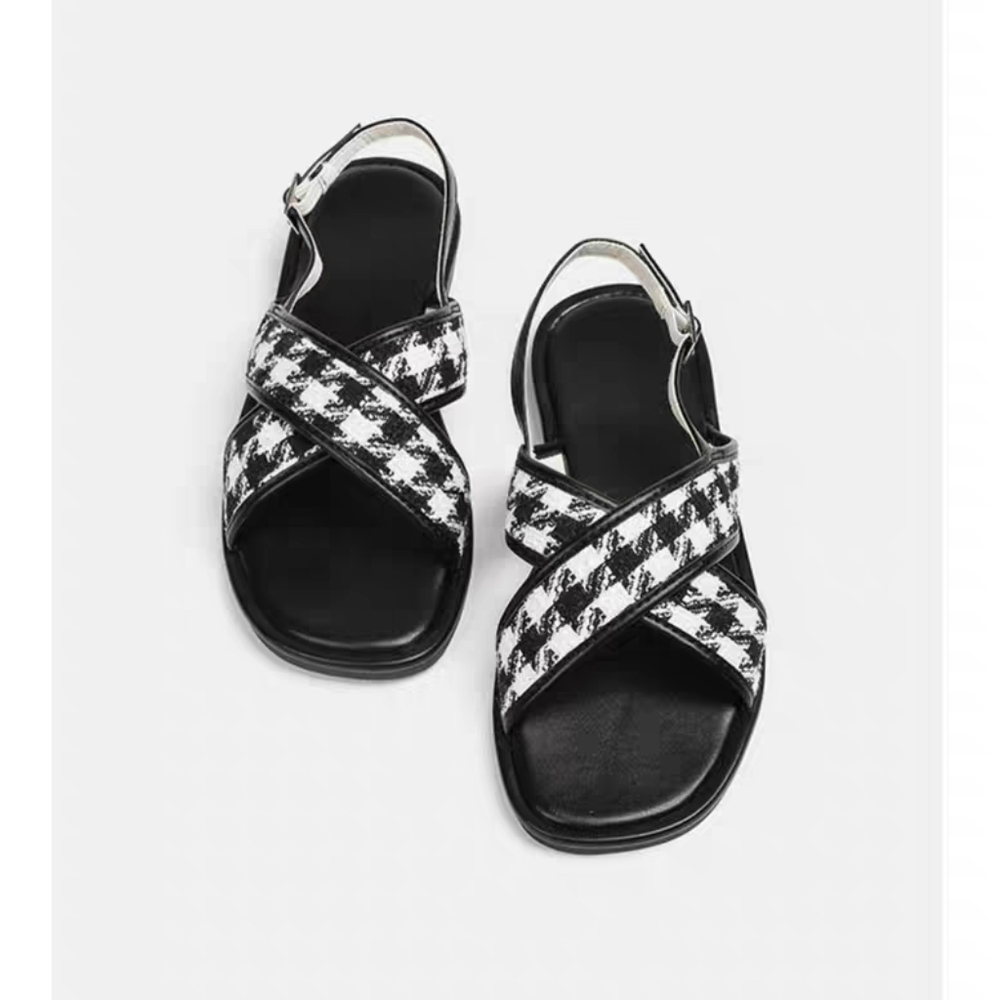 Black leather with houdstooth pattern sandals
